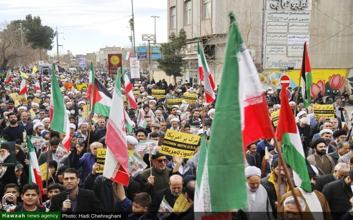 مردم قم با انجام راهپیمایی حمله تروریستی در کرمان را محکوم کردند
